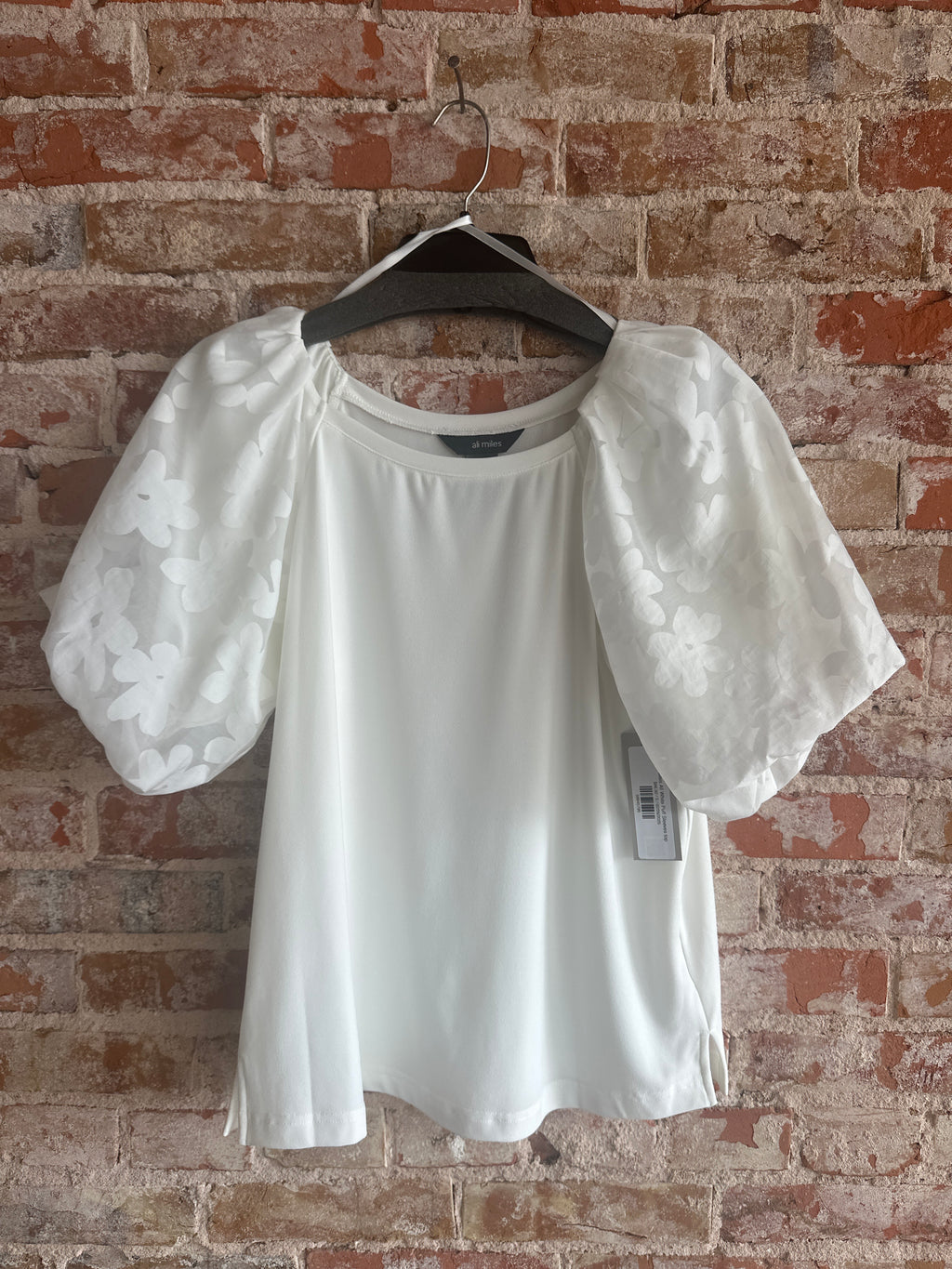 Ali Miles All White Puff Sleeves top