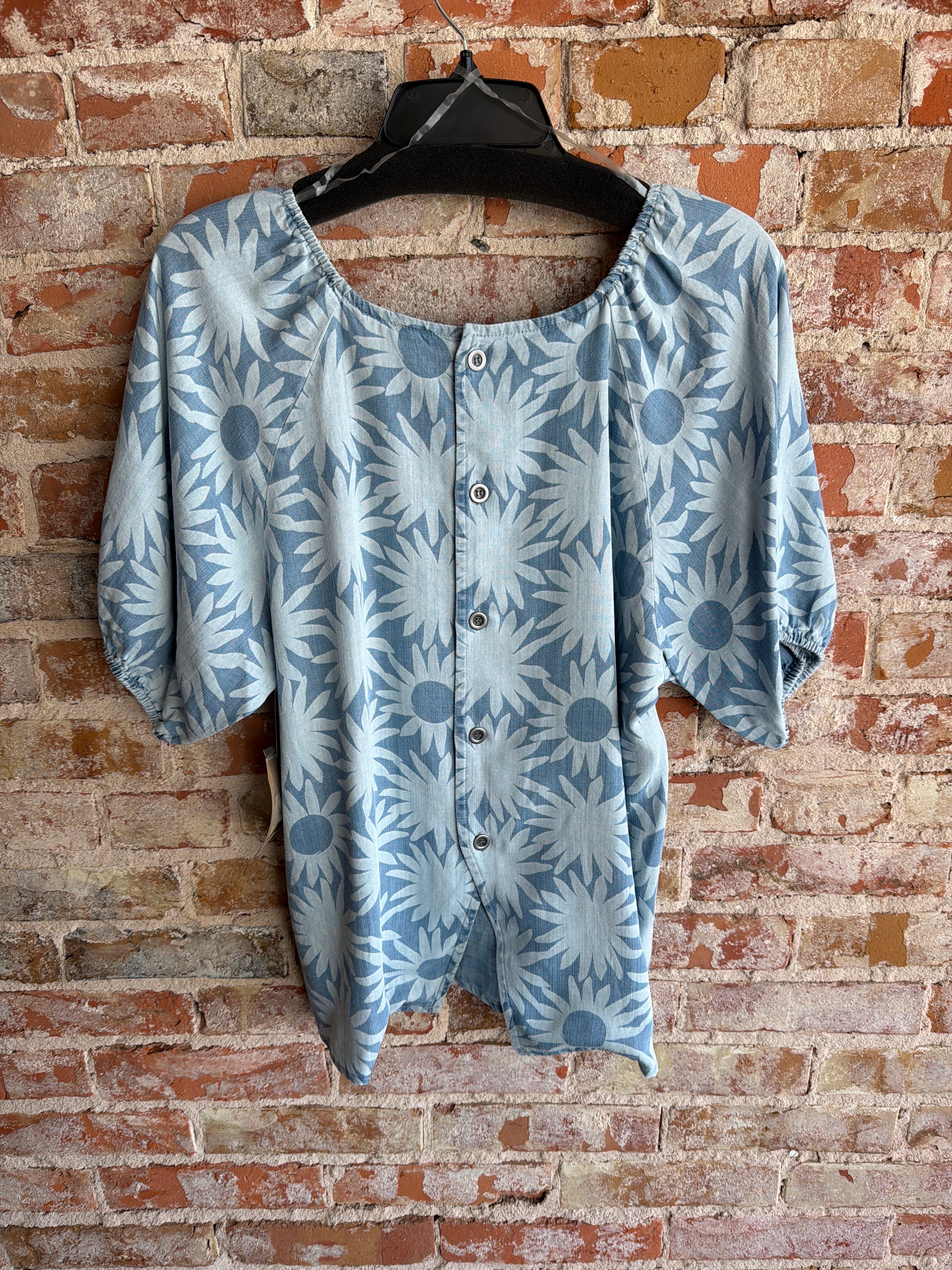 Tru luxe Chambray Button Back Top