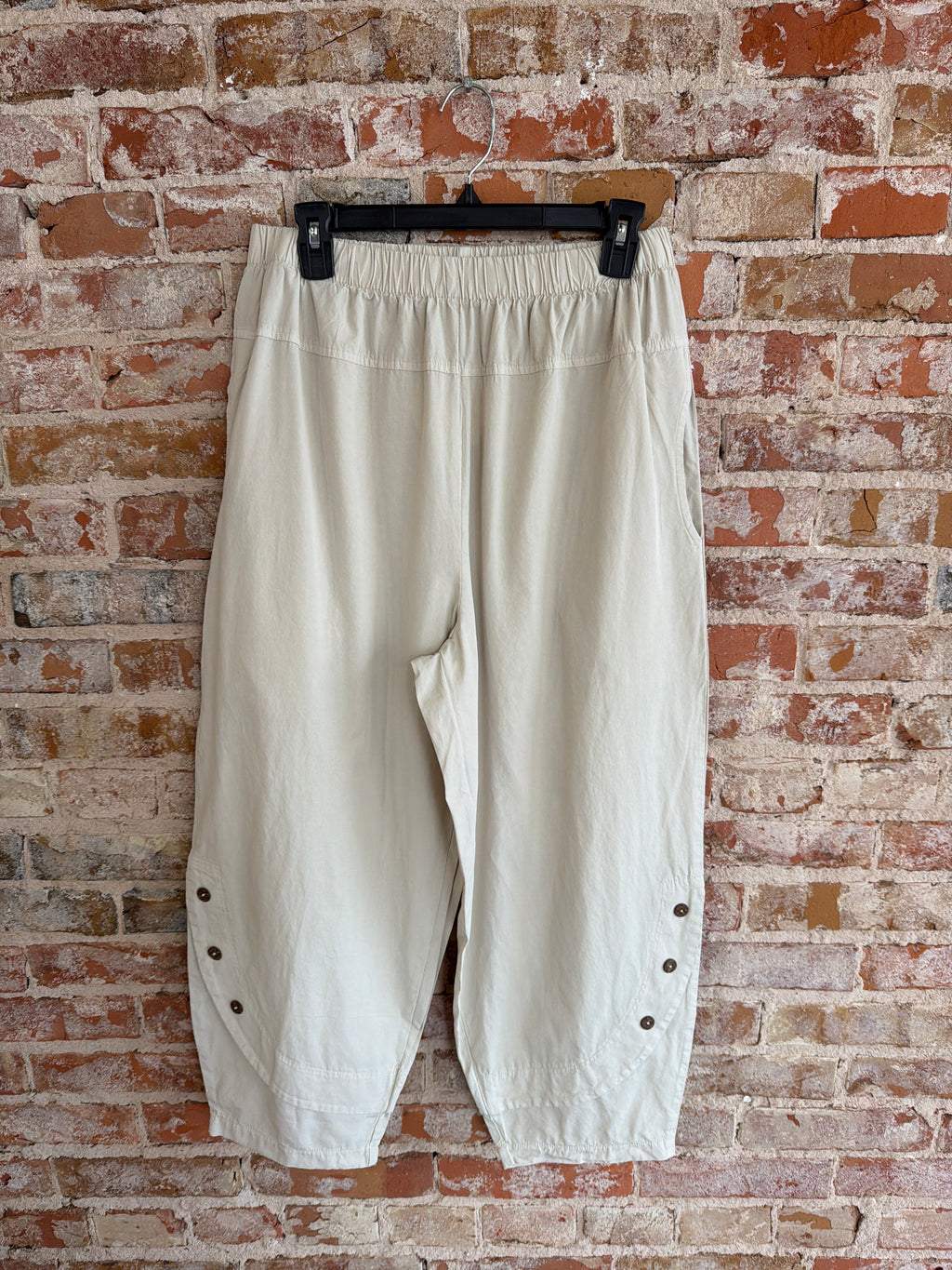 Inoah Vanilla Mist Capri Pants