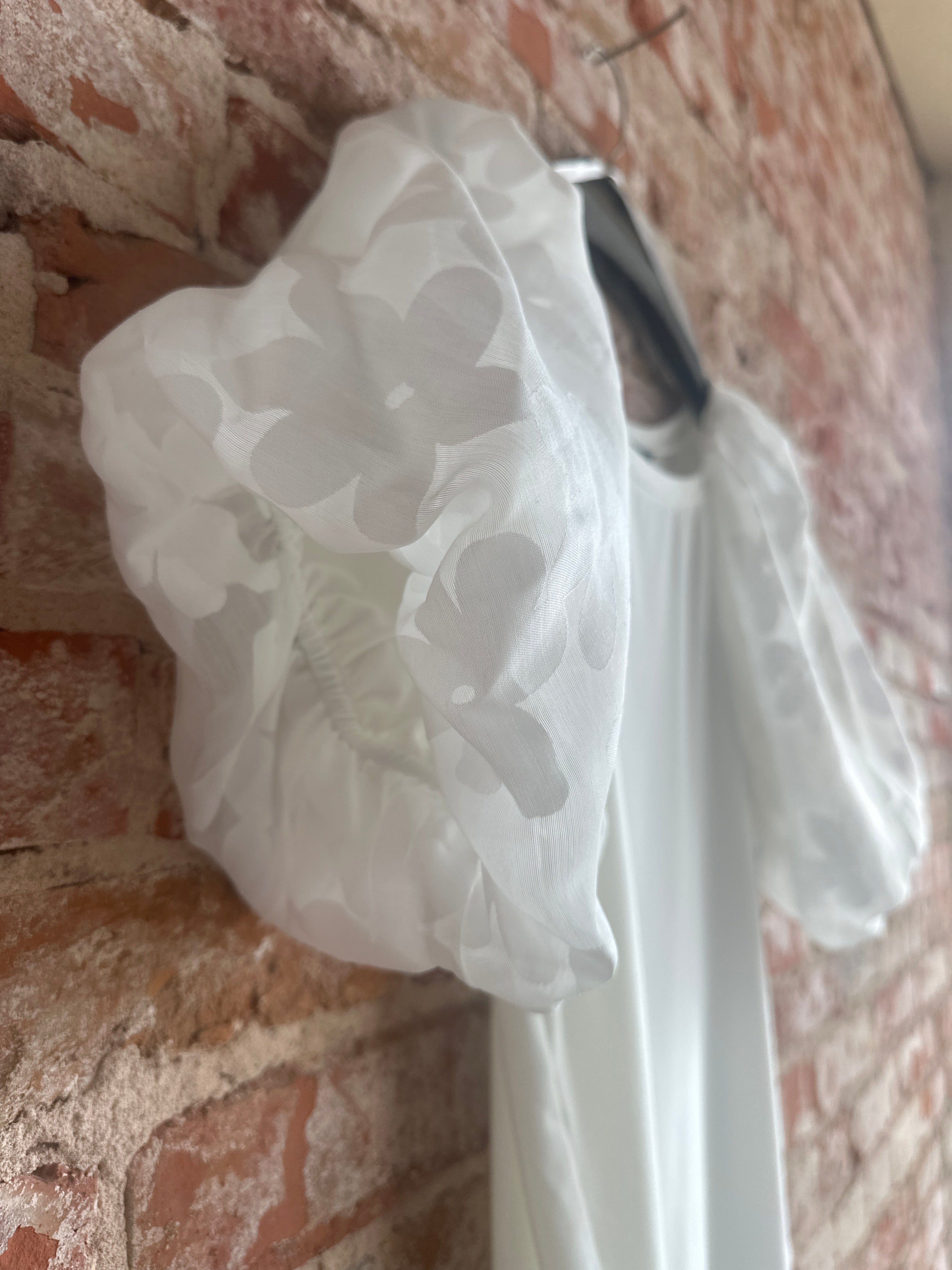 Ali Miles All White Puff Sleeves top