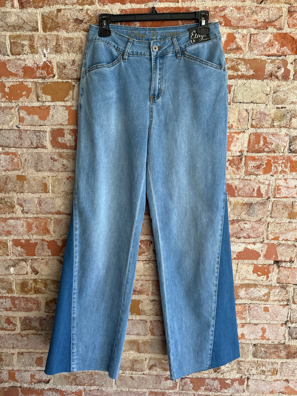 Ethyl two Tone Jean