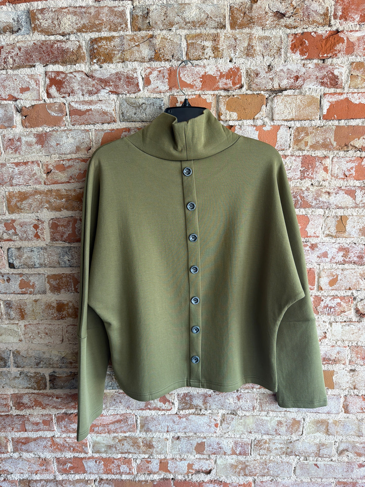 Ethyl Button Back Comfort Top Model