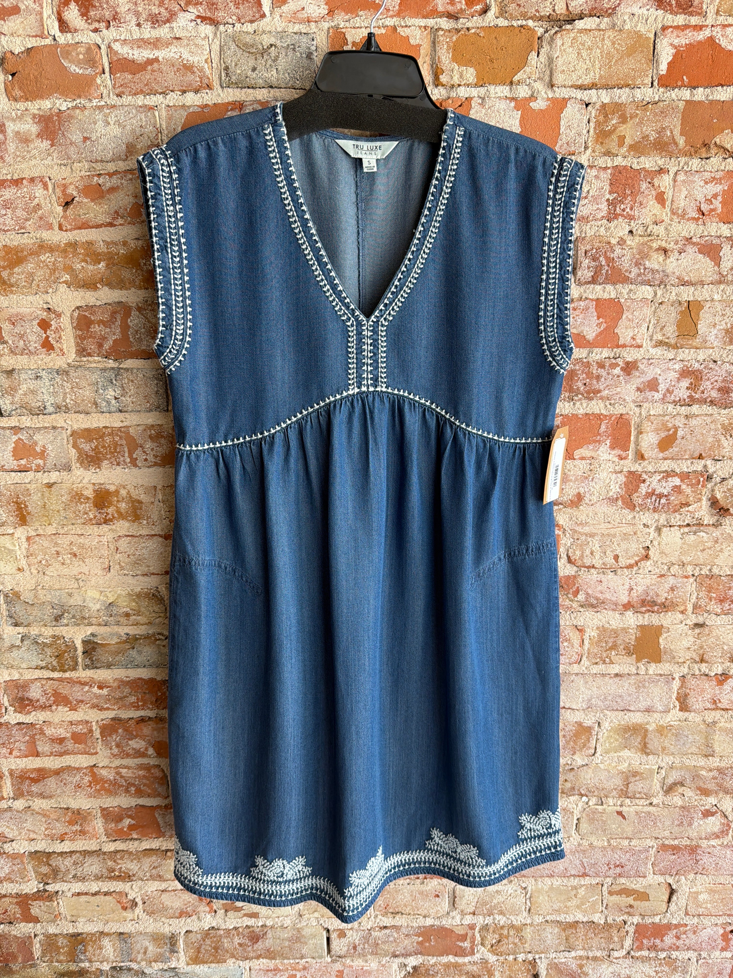 Tru Luxe V-Neck Embroidery Dress