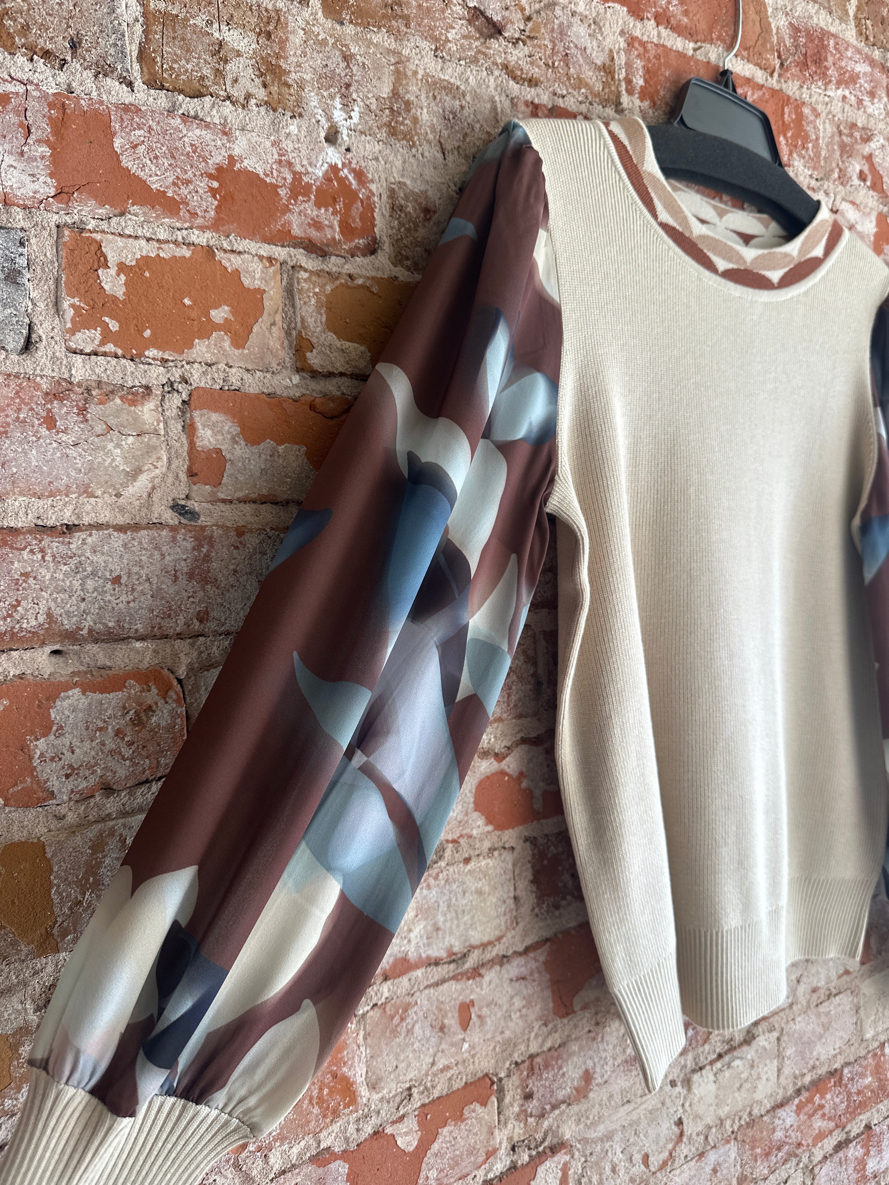 Keren Hart light sleeve top