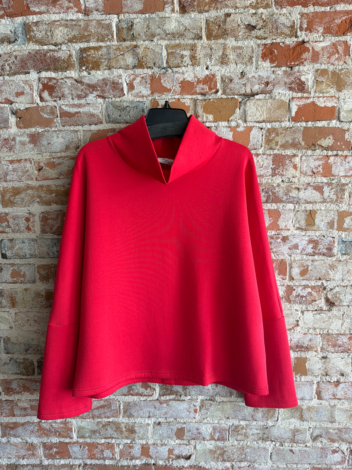 Ethyl Button Back Comfort Top Model