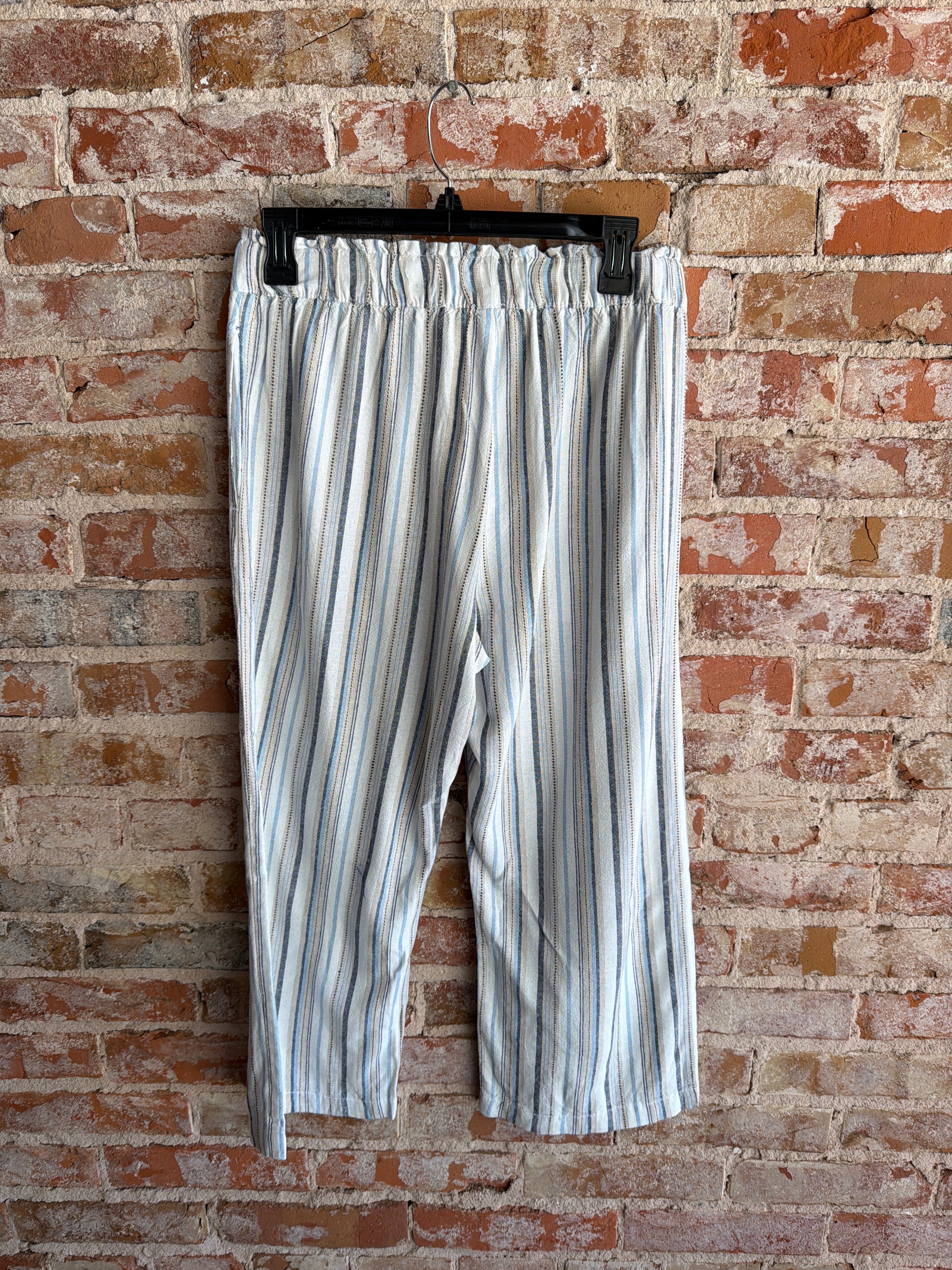 Keren Hart Drawstring Capri Pant