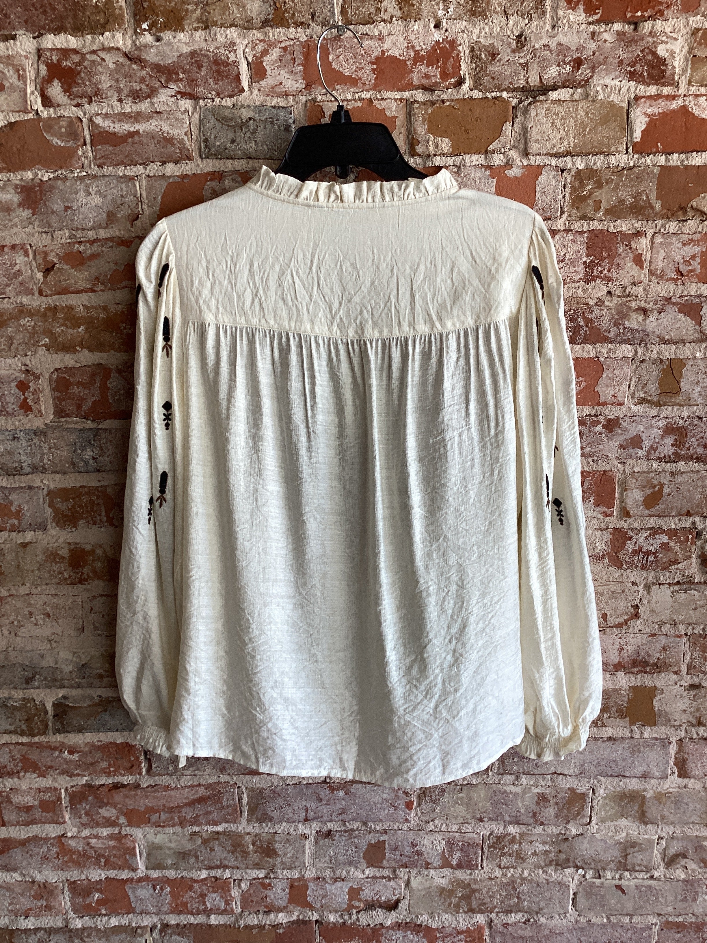 A La Carte Ruffle Embroidered Popover