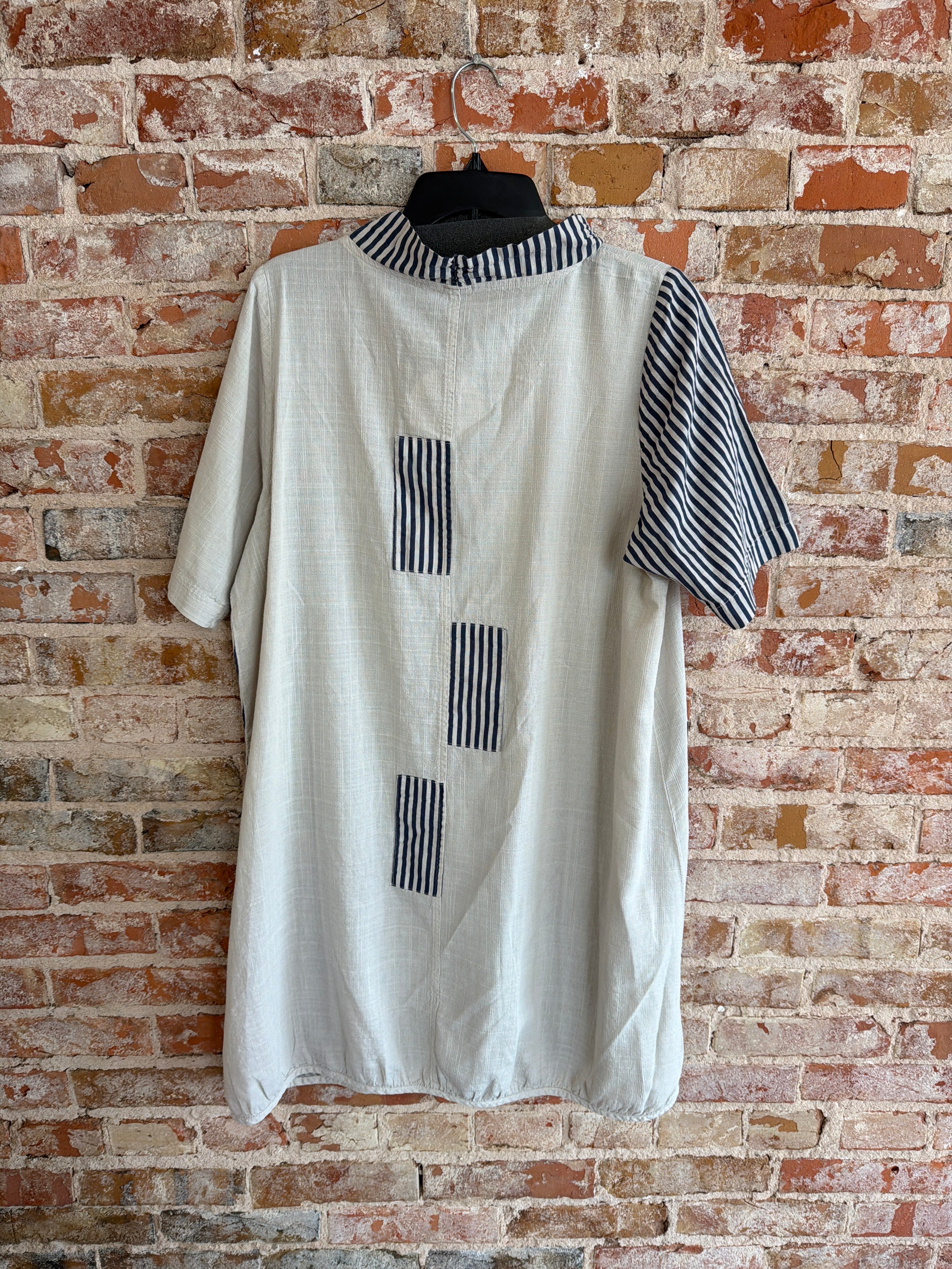 Inoah Boxy Stripped Front pocket Dress