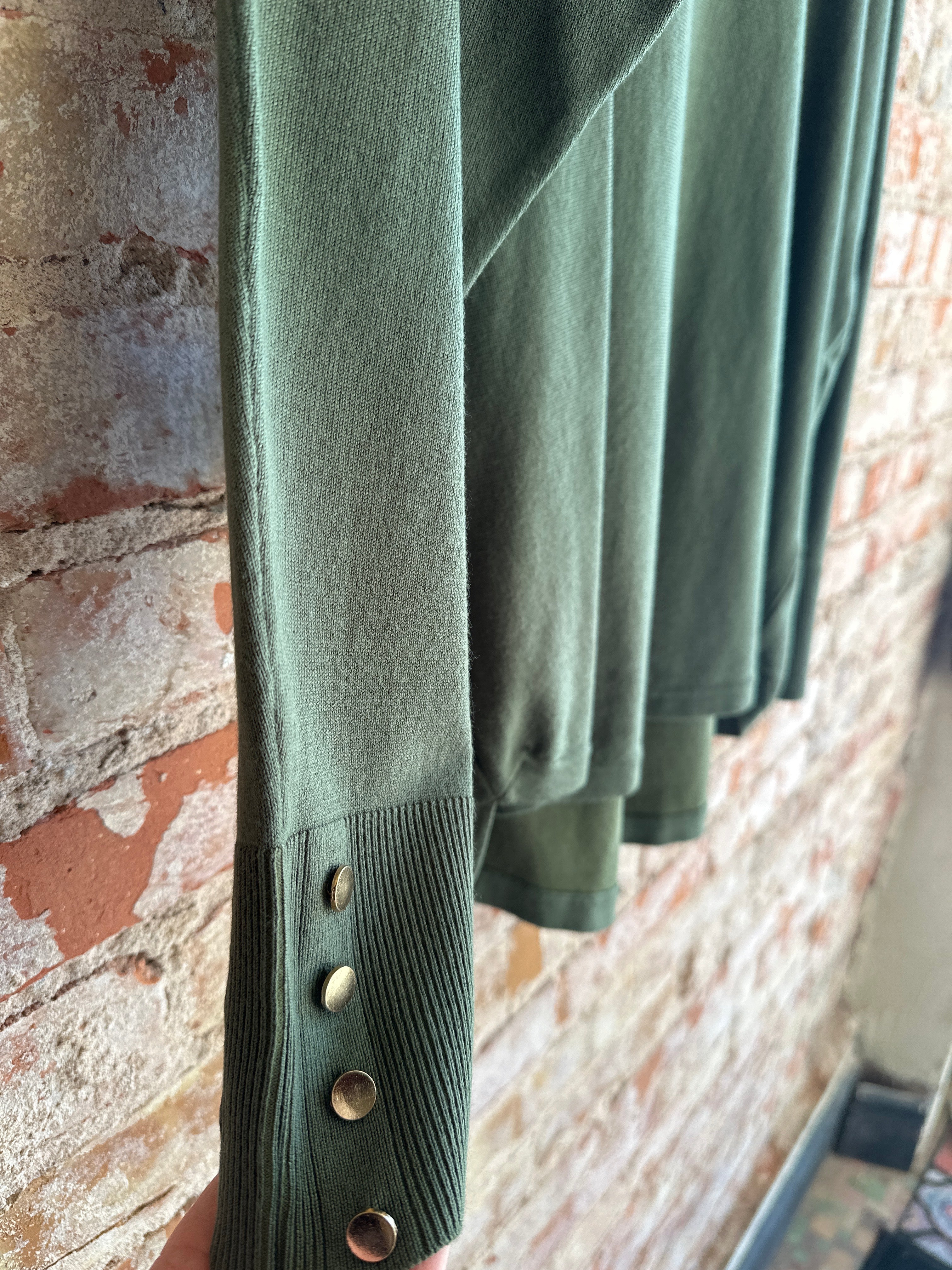 Keren Hart button long sleeve