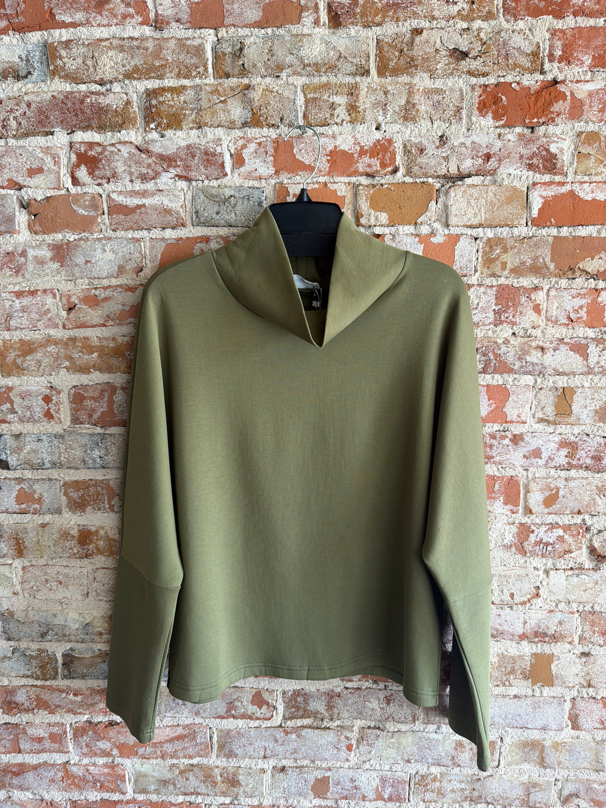 Ethyl Button Back Comfort Top Model