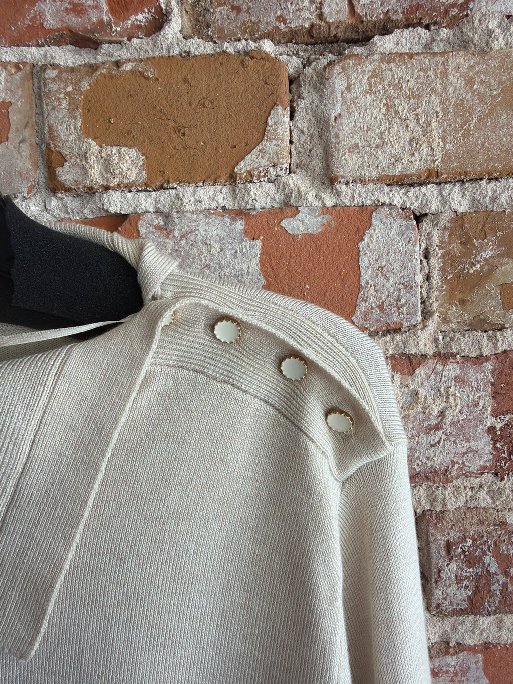 BTX Sweater with slit collar