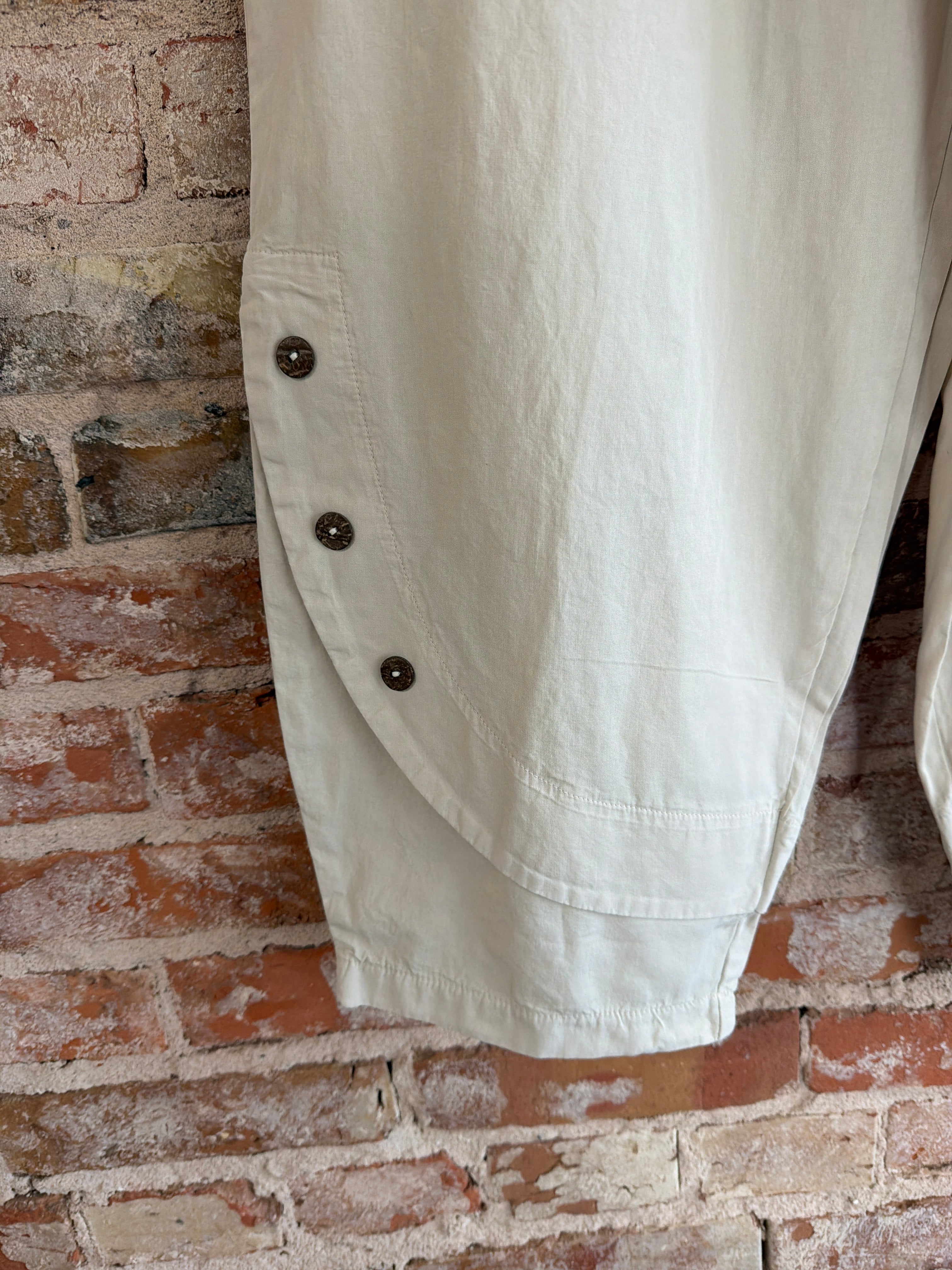 Inoah Vanilla Mist Capri Pants