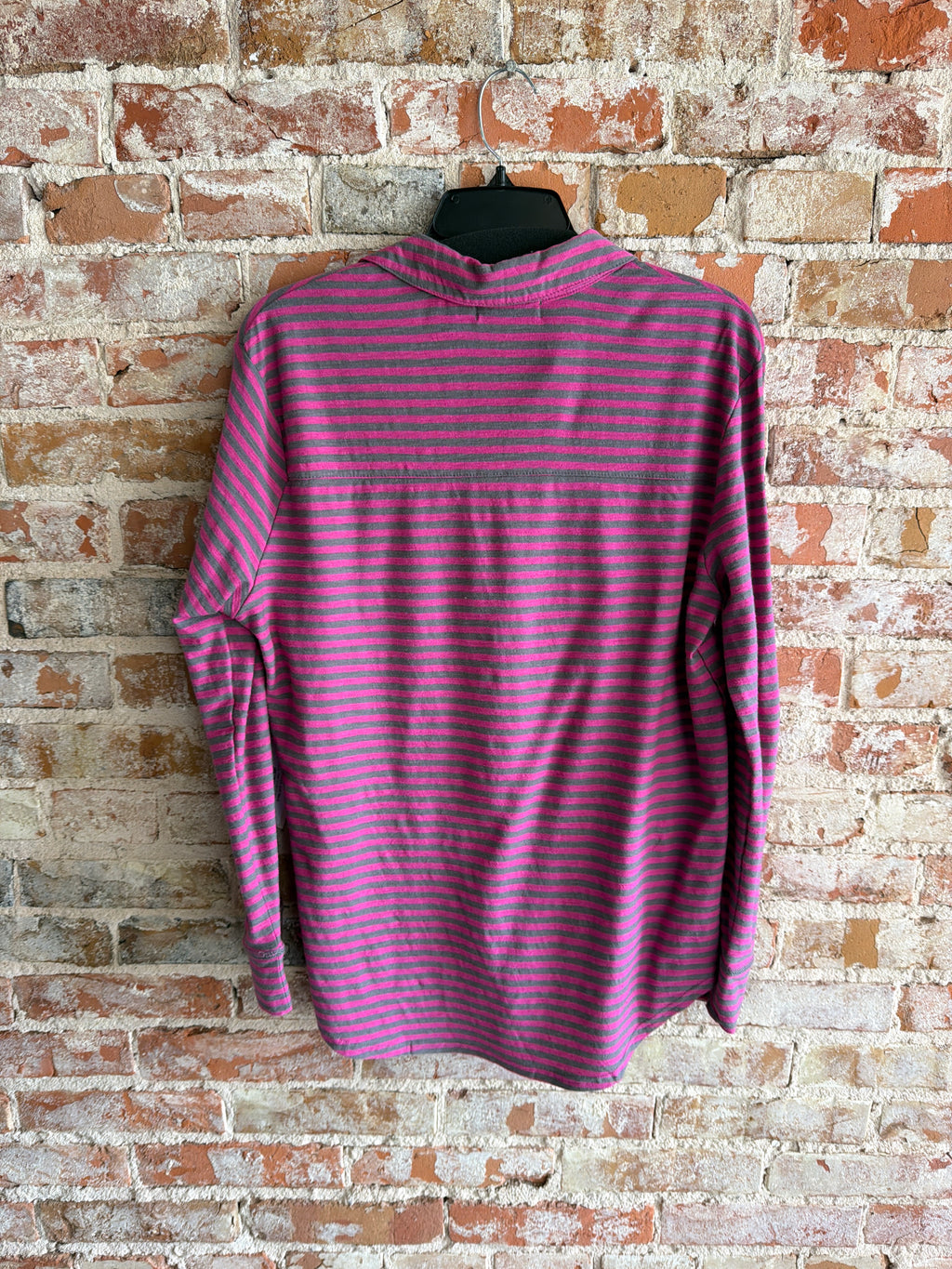 Escape V-Neck Stripe Split Neck