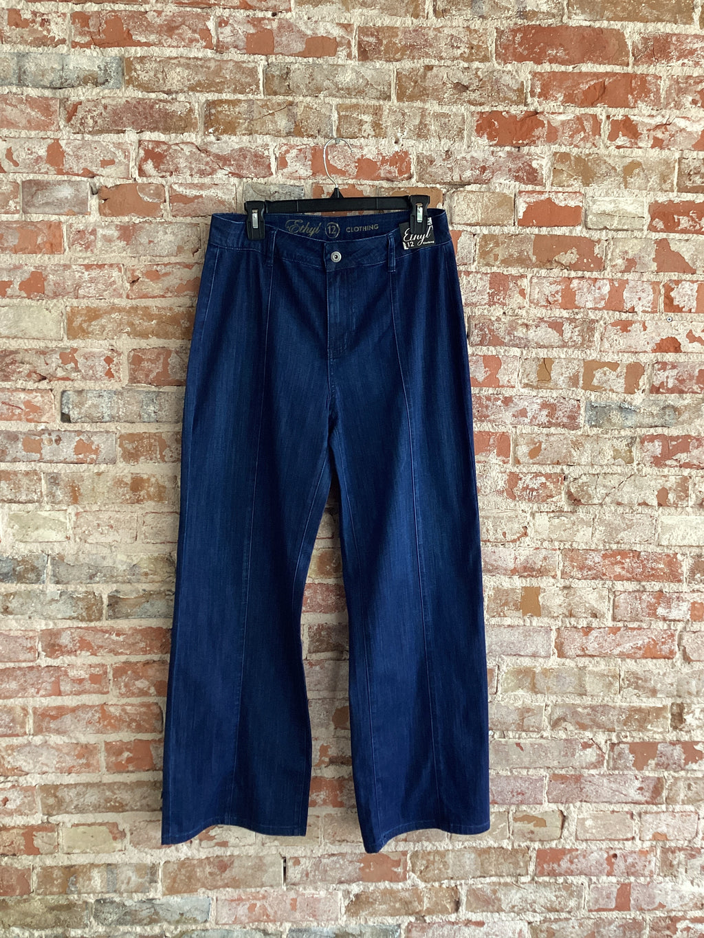 Ethyl Zipper Legs Basic Pant