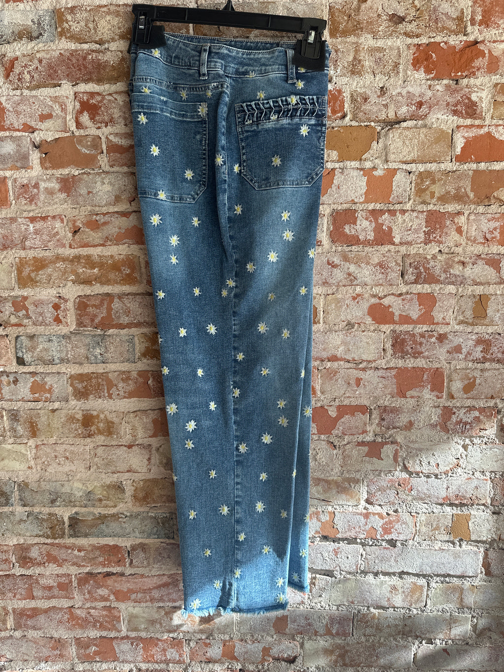 Tru Luxe Daisy Embroidered Crop Jeans