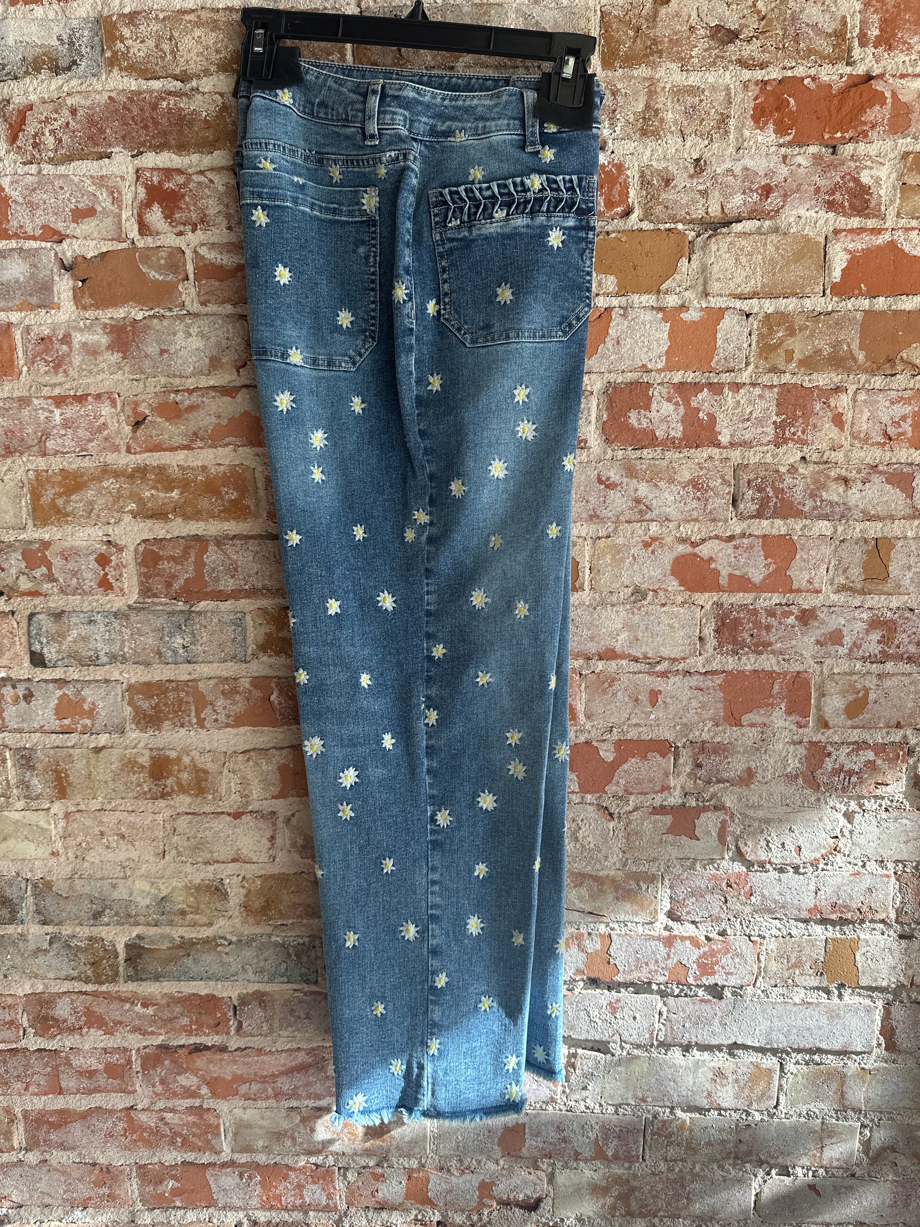 Tru Luxe Daisy Embroidered Crop Jeans