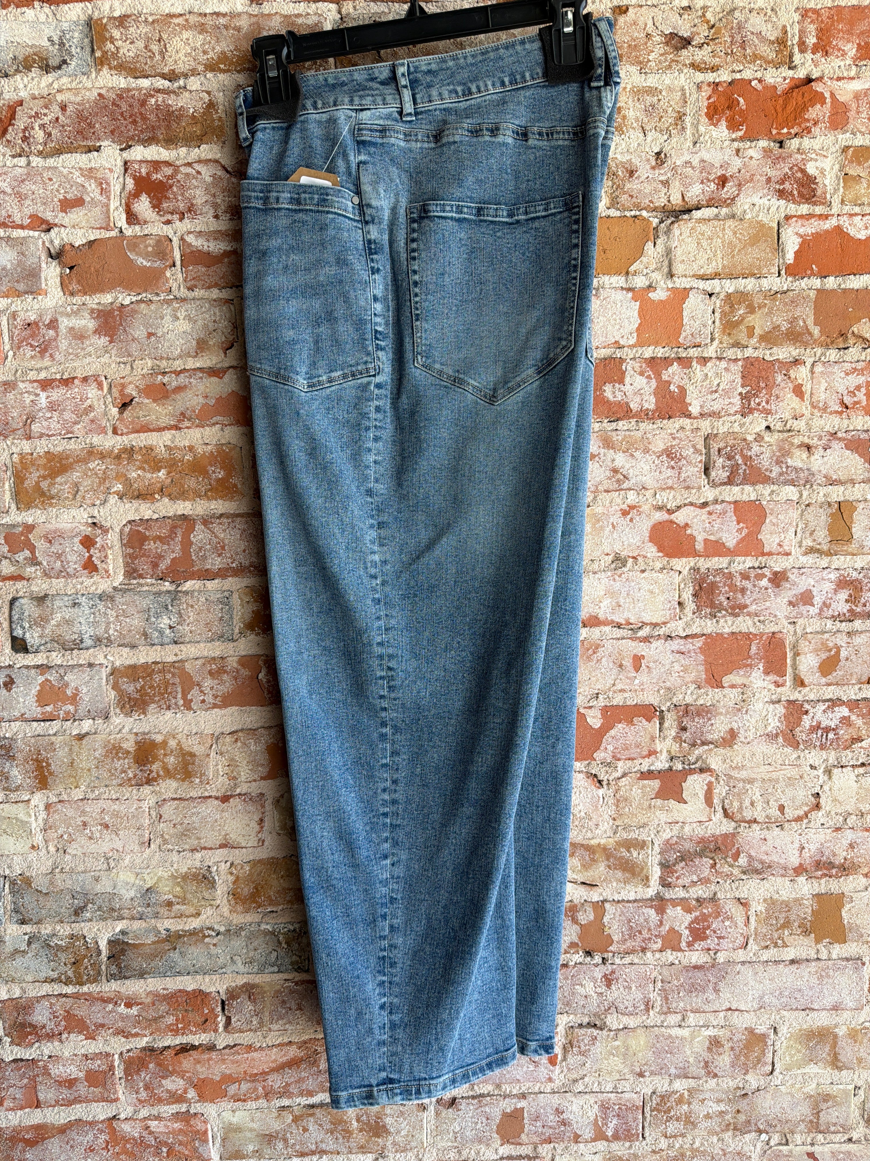 Tru Luxe Barrel Leg Jean