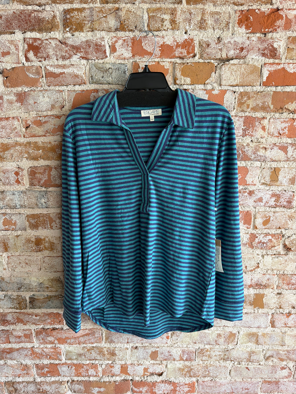 Escape V-Neck Stripe Split Neck