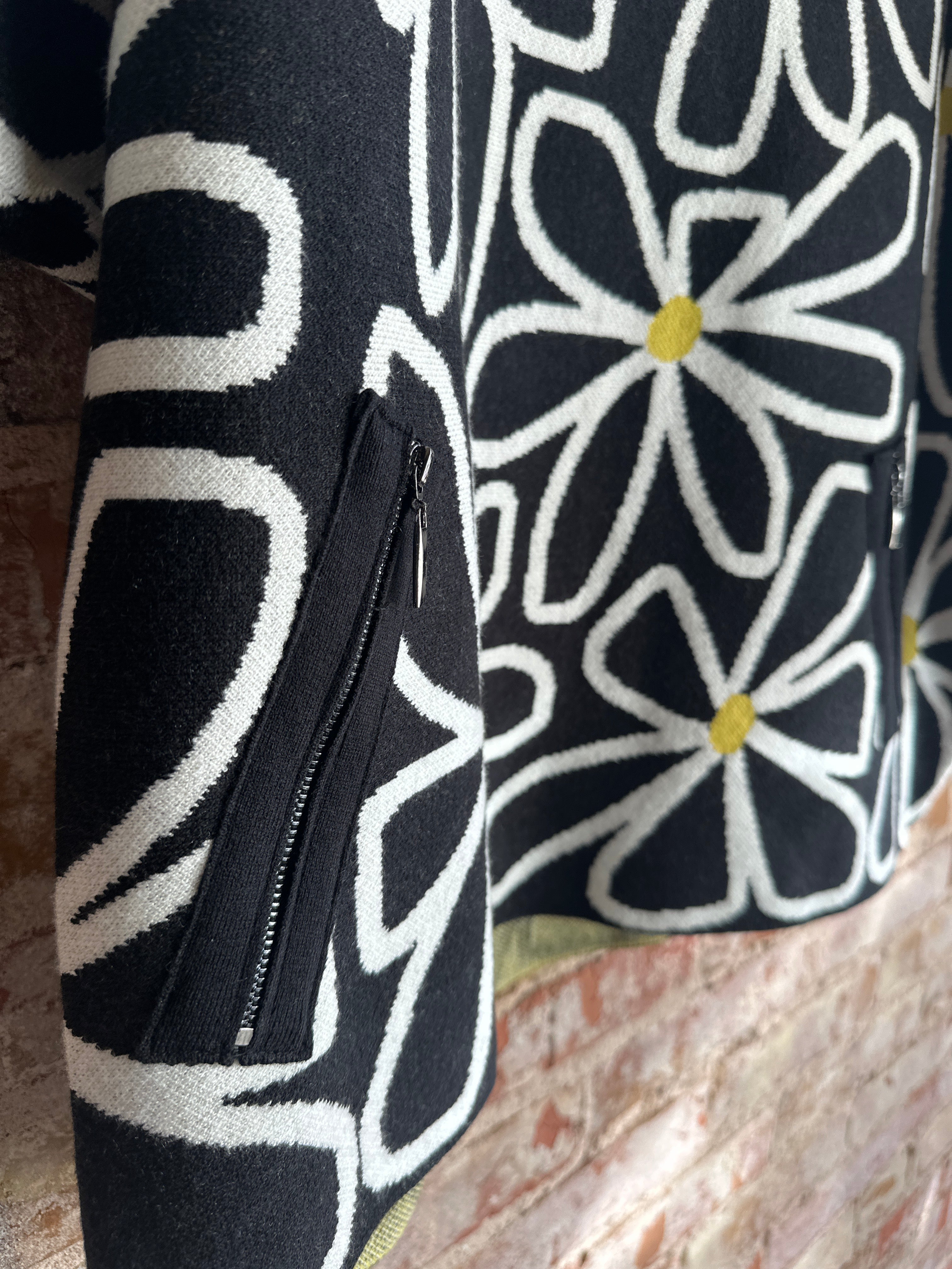 APNY daisy top